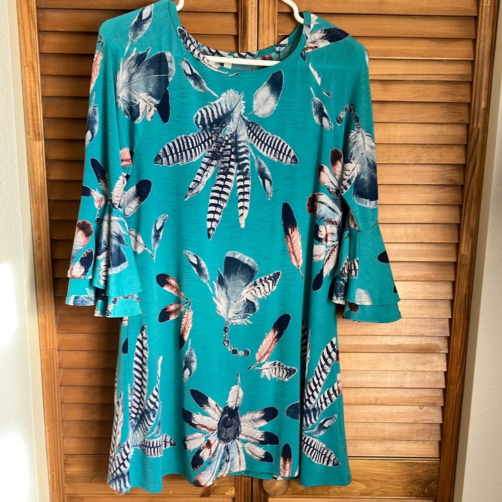 Blue tunic with feather pattern